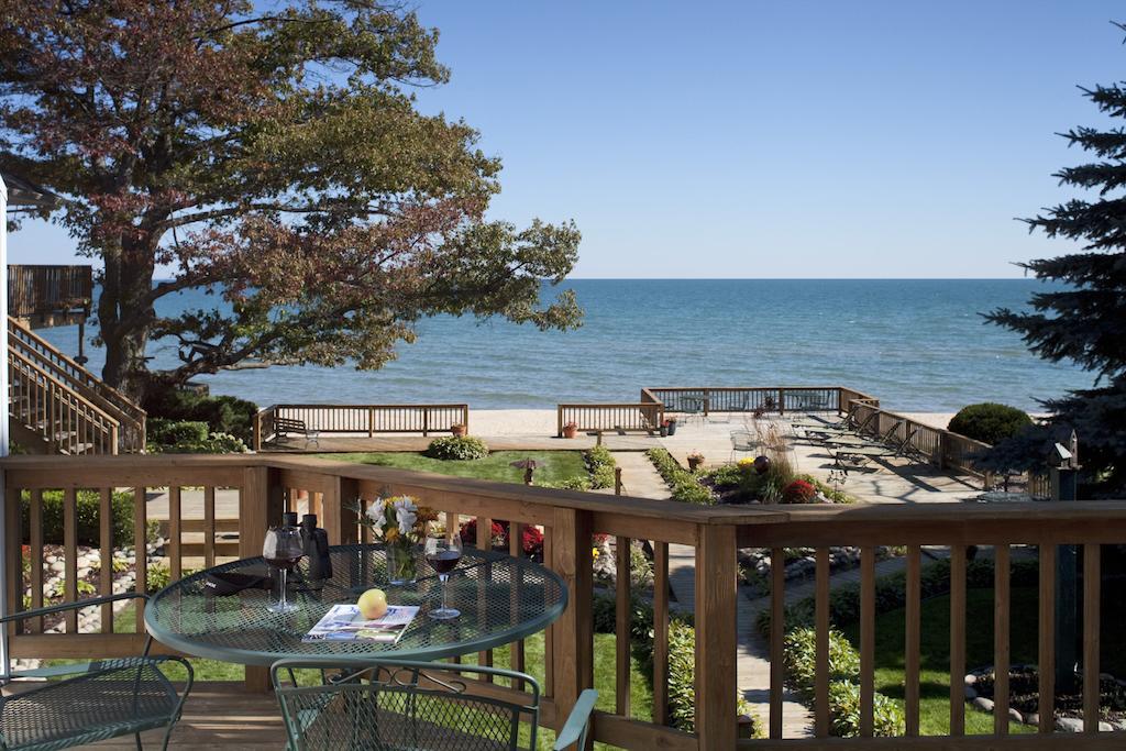 לינה וארוחת בוקר Oscoda Huron House מראה חיצוני תמונה